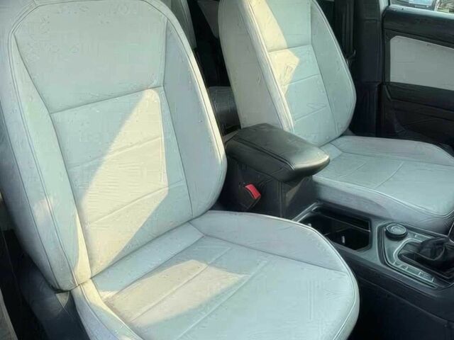 Белый Фольксваген Тигуан, объемом двигателя 2 л и пробегом 48 тыс. км за 5600 $, фото 7 на Automoto.ua