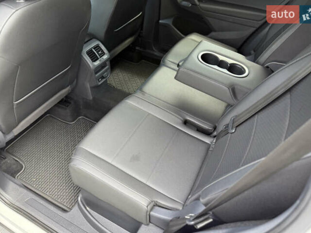 Білий Фольксваген Тігуан, об'ємом двигуна 2 л та пробігом 110 тис. км за 25999 $, фото 46 на Automoto.ua