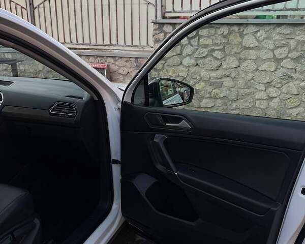 Белый Фольксваген Тигуан, объемом двигателя 1.98 л и пробегом 97 тыс. км за 21300 $, фото 17 на Automoto.ua