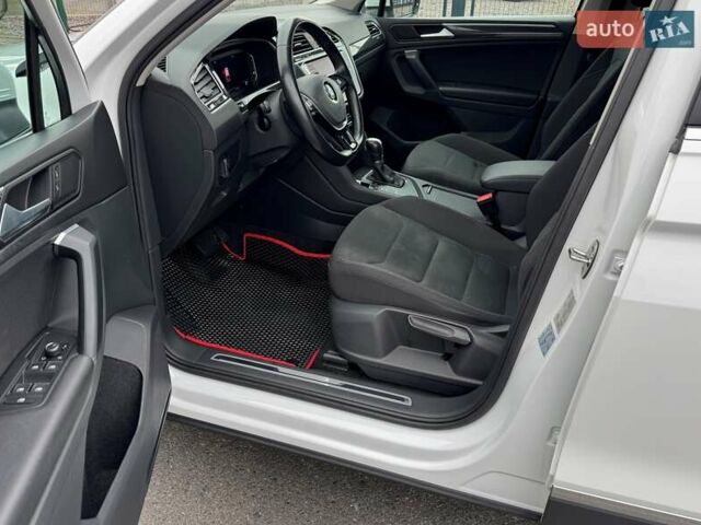 Білий Фольксваген Тігуан, об'ємом двигуна 1.98 л та пробігом 204 тис. км за 24000 $, фото 31 на Automoto.ua