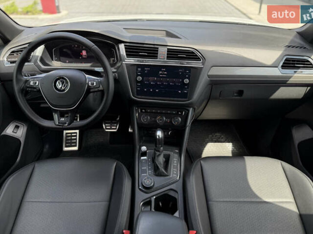 Білий Фольксваген Тігуан, об'ємом двигуна 2 л та пробігом 110 тис. км за 25999 $, фото 49 на Automoto.ua