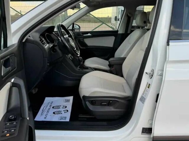 Білий Фольксваген Тігуан, об'ємом двигуна 2 л та пробігом 70 тис. км за 14000 $, фото 11 на Automoto.ua