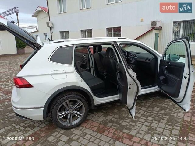 Белый Фольксваген Тигуан, объемом двигателя 1.98 л и пробегом 120 тыс. км за 25000 $, фото 8 на Automoto.ua