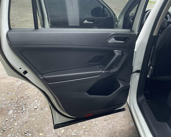 Білий Фольксваген Тігуан, об'ємом двигуна 1.98 л та пробігом 100 тис. км за 20500 $, фото 29 на Automoto.ua