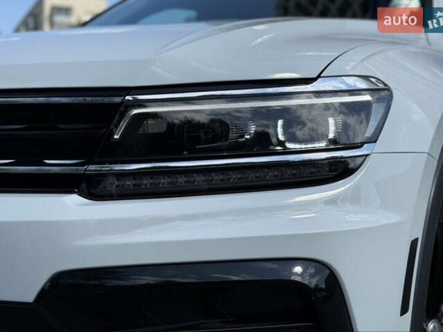 Білий Фольксваген Тігуан, об'ємом двигуна 2 л та пробігом 110 тис. км за 25999 $, фото 3 на Automoto.ua