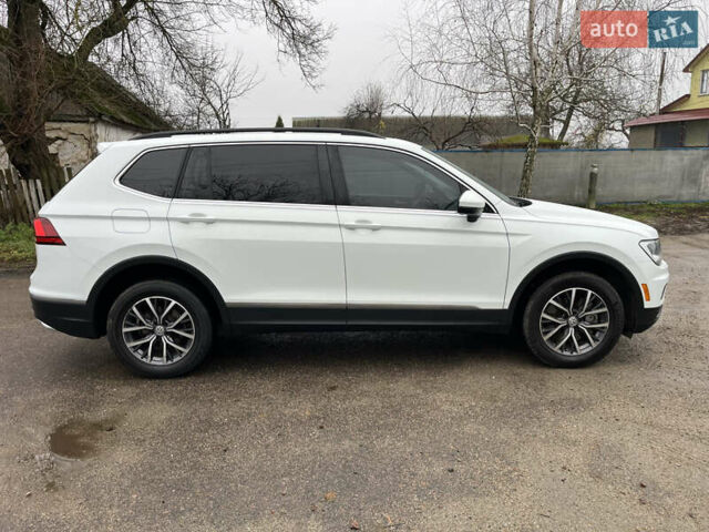 Белый Фольксваген Тигуан, объемом двигателя 2 л и пробегом 119 тыс. км за 20000 $, фото 3 на Automoto.ua