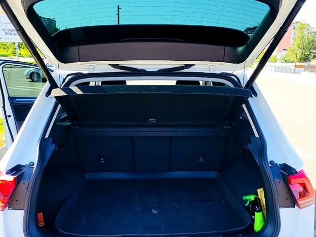 Белый Фольксваген Тигуан, объемом двигателя 2 л и пробегом 204 тыс. км за 27999 $, фото 1 на Automoto.ua