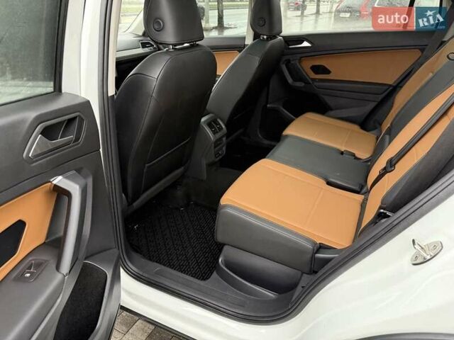 Белый Фольксваген Тигуан, объемом двигателя 1.98 л и пробегом 82 тыс. км за 22700 $, фото 21 на Automoto.ua