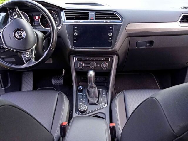 Білий Фольксваген Тігуан, об'ємом двигуна 2 л та пробігом 120 тис. км за 17000 $, фото 6 на Automoto.ua