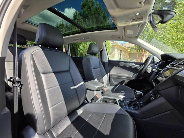 Білий Фольксваген Тігуан, об'ємом двигуна 2 л та пробігом 40 тис. км за 10000 $, фото 8 на Automoto.ua