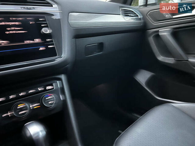 Белый Фольксваген Тигуан, объемом двигателя 1.98 л и пробегом 55 тыс. км за 27999 $, фото 44 на Automoto.ua