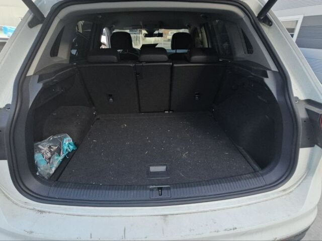 Белый Фольксваген Тигуан, объемом двигателя 2 л и пробегом 43 тыс. км за 19900 $, фото 20 на Automoto.ua