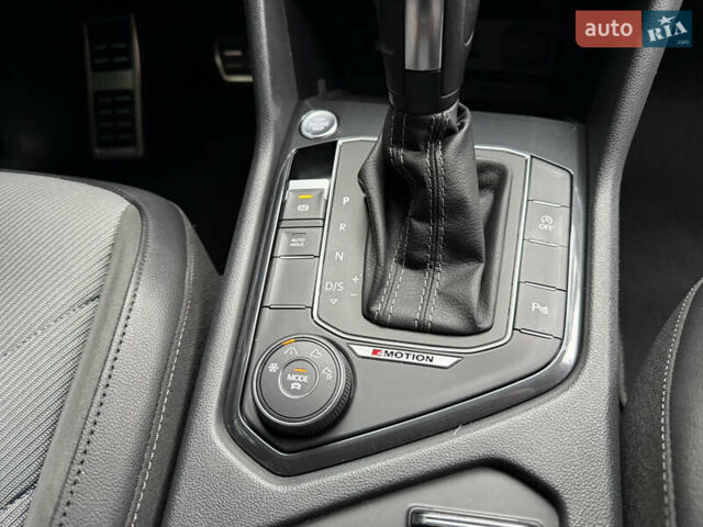 Белый Фольксваген Тигуан, объемом двигателя 2 л и пробегом 245 тыс. км за 28800 $, фото 48 на Automoto.ua