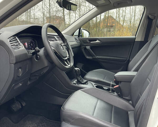 Белый Фольксваген Тигуан, объемом двигателя 0 л и пробегом 76 тыс. км за 22700 $, фото 9 на Automoto.ua