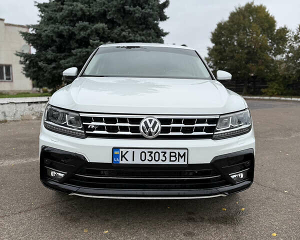 Белый Фольксваген Тигуан, объемом двигателя 2 л и пробегом 88 тыс. км за 25000 $, фото 1 на Automoto.ua