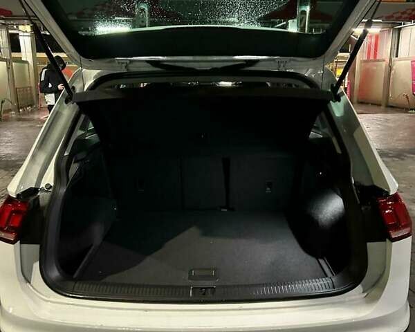 Білий Фольксваген Тігуан, об'ємом двигуна 1.97 л та пробігом 232 тис. км за 31799 $, фото 1 на Automoto.ua