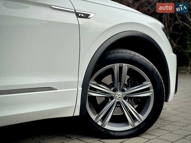 Білий Фольксваген Тігуан, об'ємом двигуна 2 л та пробігом 186 тис. км за 29999 $, фото 31 на Automoto.ua