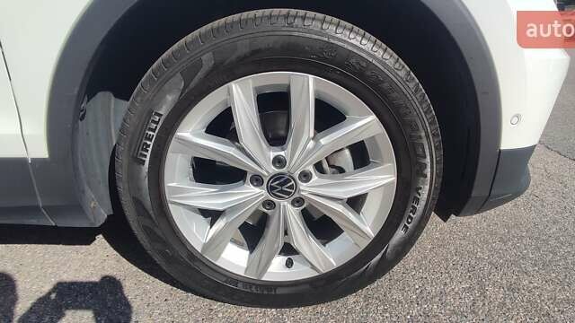 Белый Фольксваген Тигуан, объемом двигателя 1.97 л и пробегом 98 тыс. км за 30000 $, фото 36 на Automoto.ua