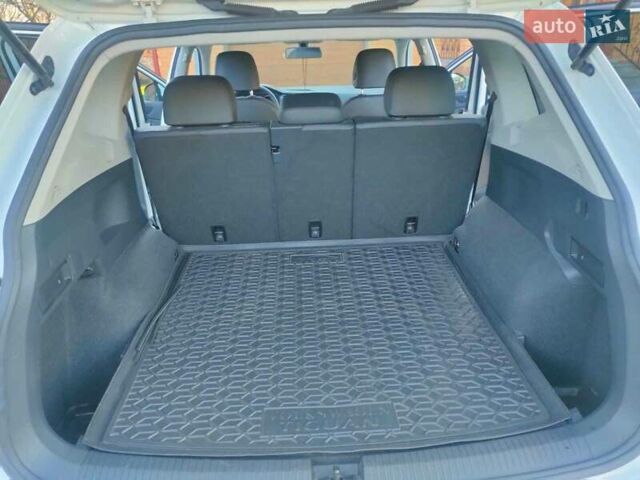 Белый Фольксваген Тигуан, объемом двигателя 2 л и пробегом 58 тыс. км за 22500 $, фото 17 на Automoto.ua