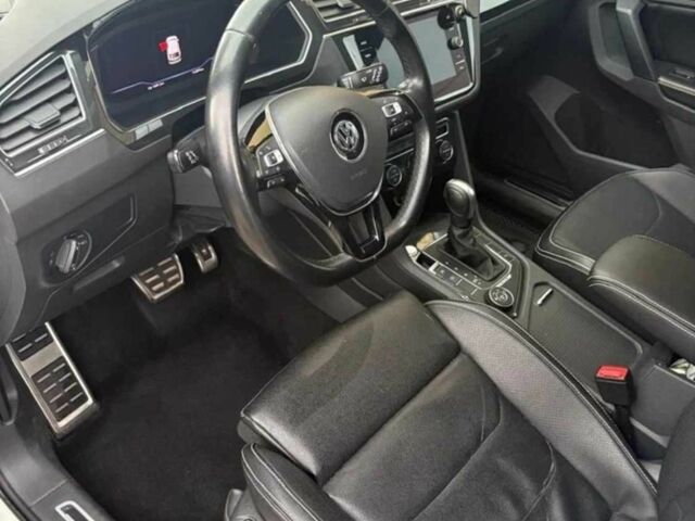 Белый Фольксваген Тигуан, объемом двигателя 2 л и пробегом 143 тыс. км за 19999 $, фото 4 на Automoto.ua