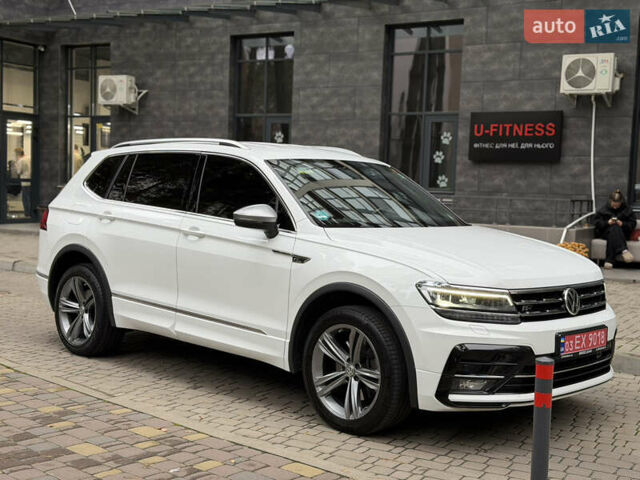Белый Фольксваген Тигуан, объемом двигателя 2 л и пробегом 245 тыс. км за 28800 $, фото 4 на Automoto.ua