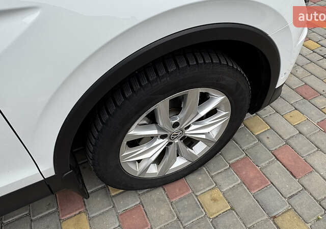 Білий Фольксваген Тігуан, об'ємом двигуна 1.97 л та пробігом 100 тис. км за 28500 $, фото 2 на Automoto.ua