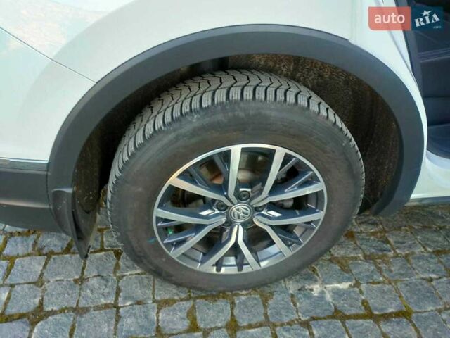Белый Фольксваген Тигуан, объемом двигателя 2 л и пробегом 58 тыс. км за 22500 $, фото 19 на Automoto.ua