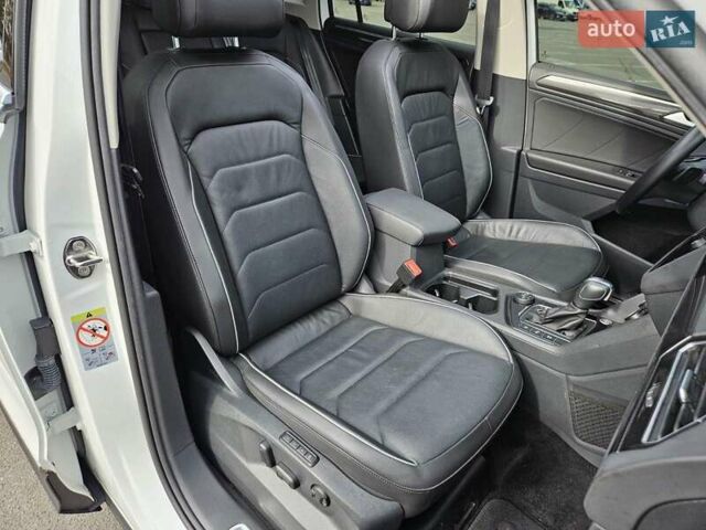 Білий Фольксваген Тігуан, об'ємом двигуна 2 л та пробігом 170 тис. км за 28500 $, фото 35 на Automoto.ua