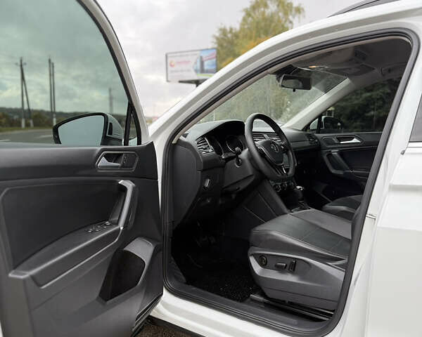 Белый Фольксваген Тигуан, объемом двигателя 2 л и пробегом 88 тыс. км за 25000 $, фото 16 на Automoto.ua