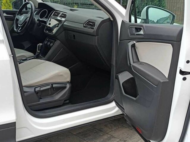 Білий Фольксваген Тігуан, об'ємом двигуна 2 л та пробігом 88 тис. км за 10300 $, фото 12 на Automoto.ua