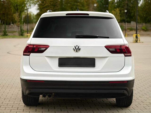 Білий Фольксваген Тігуан, об'ємом двигуна 2 л та пробігом 32 тис. км за 9800 $, фото 4 на Automoto.ua