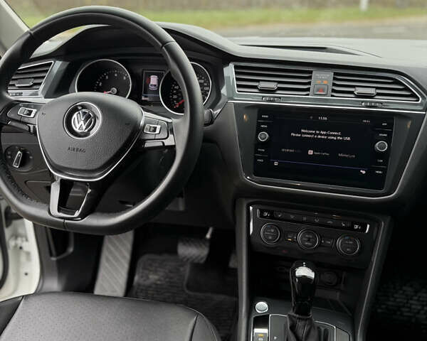 Белый Фольксваген Тигуан, объемом двигателя 2 л и пробегом 88 тыс. км за 25000 $, фото 23 на Automoto.ua