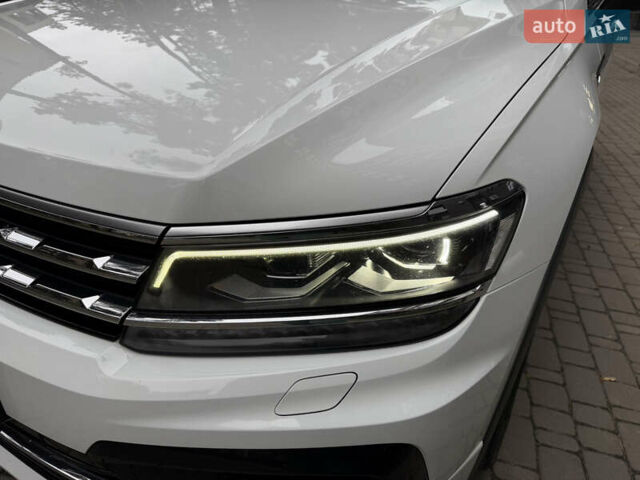 Белый Фольксваген Тигуан, объемом двигателя 2 л и пробегом 245 тыс. км за 28800 $, фото 18 на Automoto.ua
