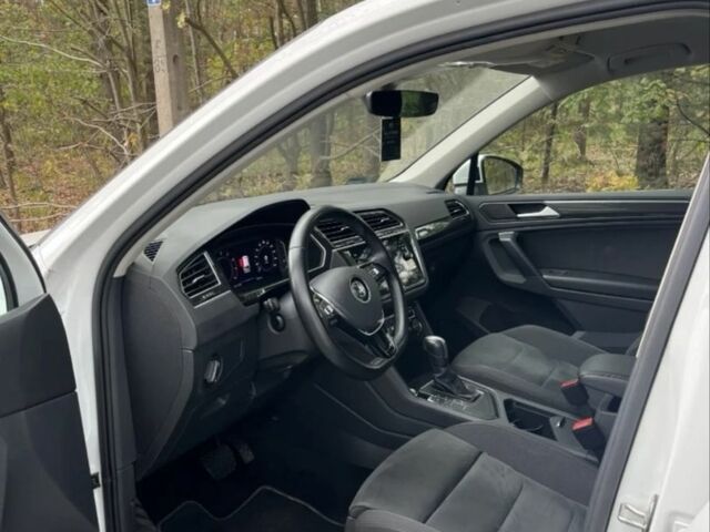 Белый Фольксваген Тигуан, объемом двигателя 2 л и пробегом 85 тыс. км за 10800 $, фото 6 на Automoto.ua