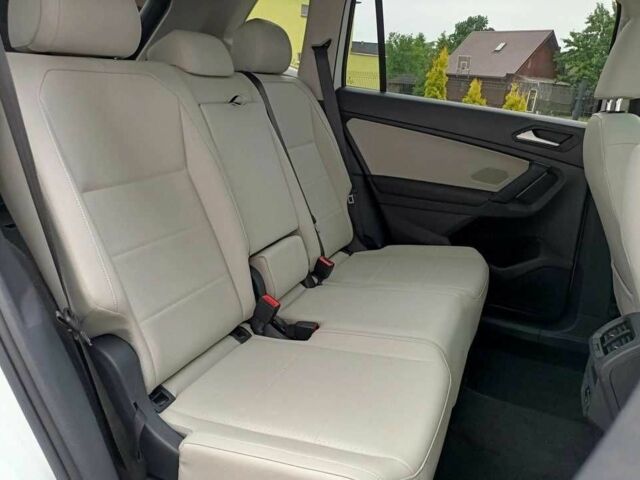 Білий Фольксваген Тігуан, об'ємом двигуна 2 л та пробігом 88 тис. км за 10300 $, фото 10 на Automoto.ua