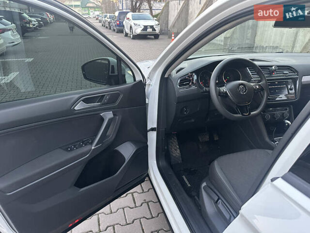 Білий Фольксваген Тігуан, об'ємом двигуна 1.98 л та пробігом 227 тис. км за 15999 $, фото 46 на Automoto.ua