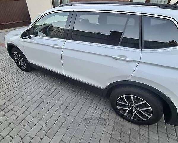 Белый Фольксваген Тигуан, объемом двигателя 2 л и пробегом 79 тыс. км за 17000 $, фото 3 на Automoto.ua