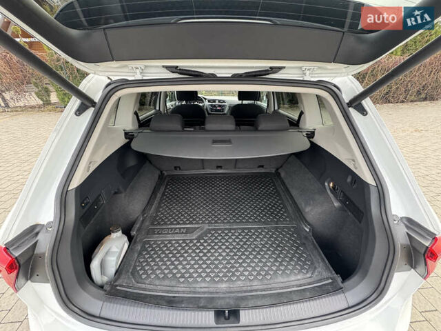 Білий Фольксваген Тігуан, об'ємом двигуна 2 л та пробігом 186 тис. км за 29999 $, фото 45 на Automoto.ua