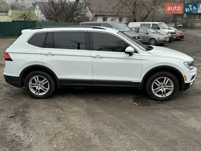Белый Фольксваген Тигуан, объемом двигателя 2 л и пробегом 99 тыс. км за 17200 $, фото 2 на Automoto.ua