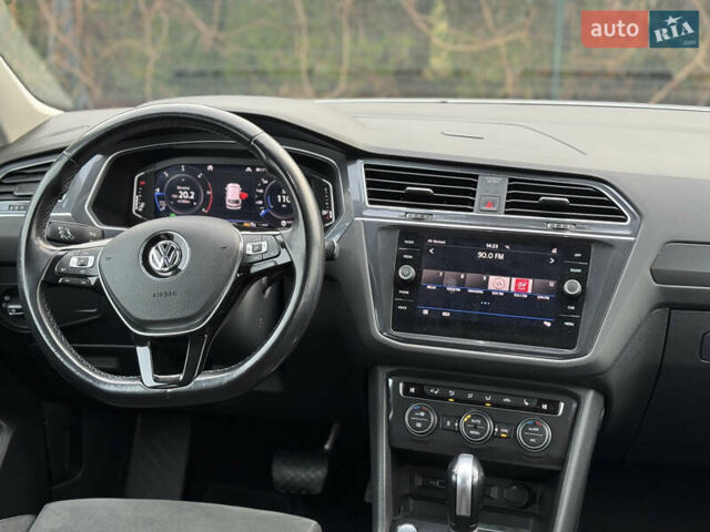 Білий Фольксваген Тігуан, об'ємом двигуна 2 л та пробігом 186 тис. км за 29999 $, фото 39 на Automoto.ua
