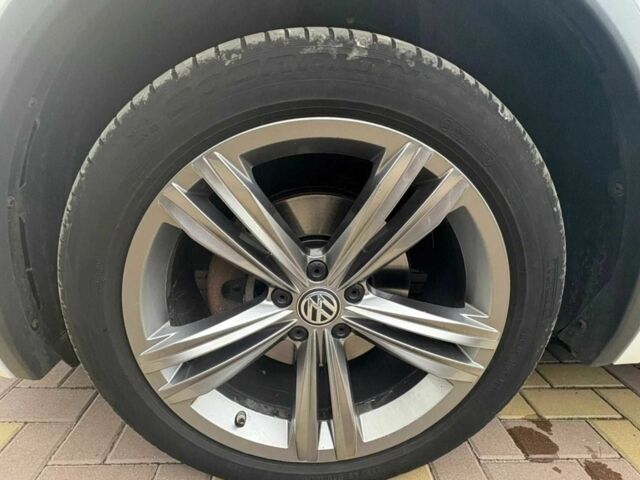 Белый Фольксваген Тигуан, объемом двигателя 2 л и пробегом 143 тыс. км за 19999 $, фото 6 на Automoto.ua