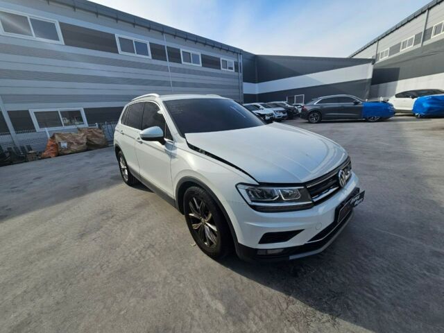 Белый Фольксваген Тигуан, объемом двигателя 2 л и пробегом 43 тыс. км за 19900 $, фото 7 на Automoto.ua