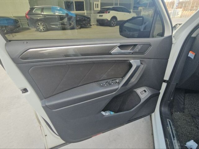 Белый Фольксваген Тигуан, объемом двигателя 2 л и пробегом 43 тыс. км за 19900 $, фото 22 на Automoto.ua