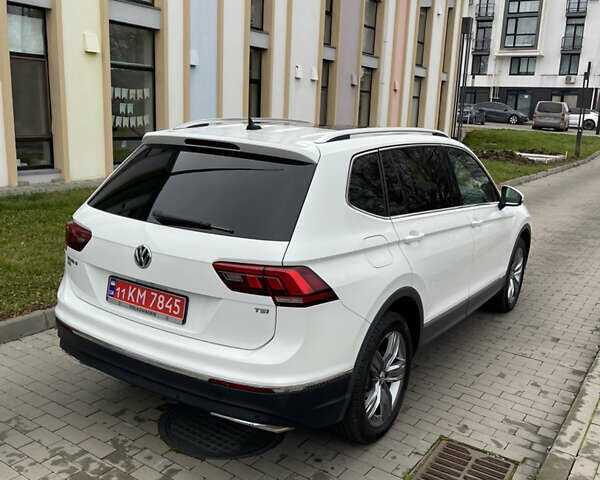 Белый Фольксваген Тигуан, объемом двигателя 0 л и пробегом 76 тыс. км за 22700 $, фото 7 на Automoto.ua