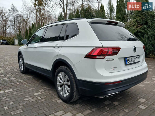 Белый Фольксваген Тигуан, объемом двигателя 2 л и пробегом 143 тыс. км за 17850 $, фото 4 на Automoto.ua