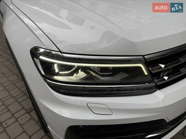 Белый Фольксваген Тигуан, объемом двигателя 2 л и пробегом 245 тыс. км за 28800 $, фото 17 на Automoto.ua