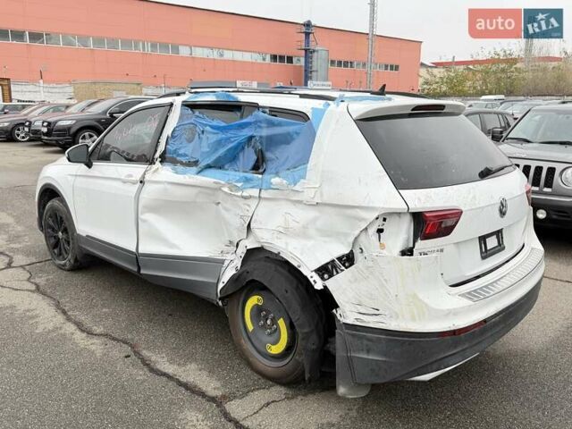 Белый Фольксваген Тигуан, объемом двигателя 2 л и пробегом 49 тыс. км за 12900 $, фото 4 на Automoto.ua