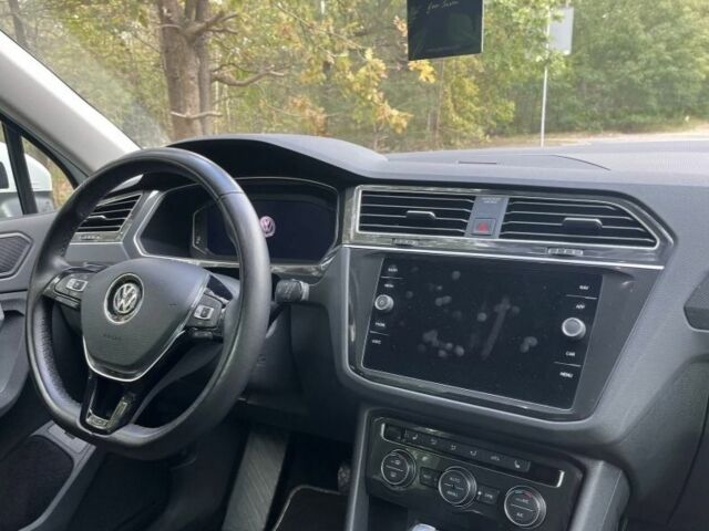 Белый Фольксваген Тигуан, объемом двигателя 2 л и пробегом 85 тыс. км за 10800 $, фото 10 на Automoto.ua