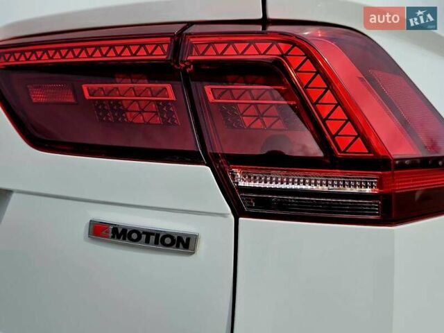 Білий Фольксваген Тігуан, об'ємом двигуна 2 л та пробігом 170 тис. км за 28500 $, фото 10 на Automoto.ua