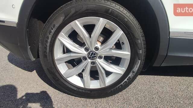 Белый Фольксваген Тигуан, объемом двигателя 1.97 л и пробегом 98 тыс. км за 30000 $, фото 37 на Automoto.ua